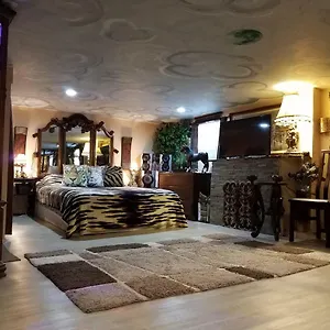 Exotic Large Basement Studio Pensión