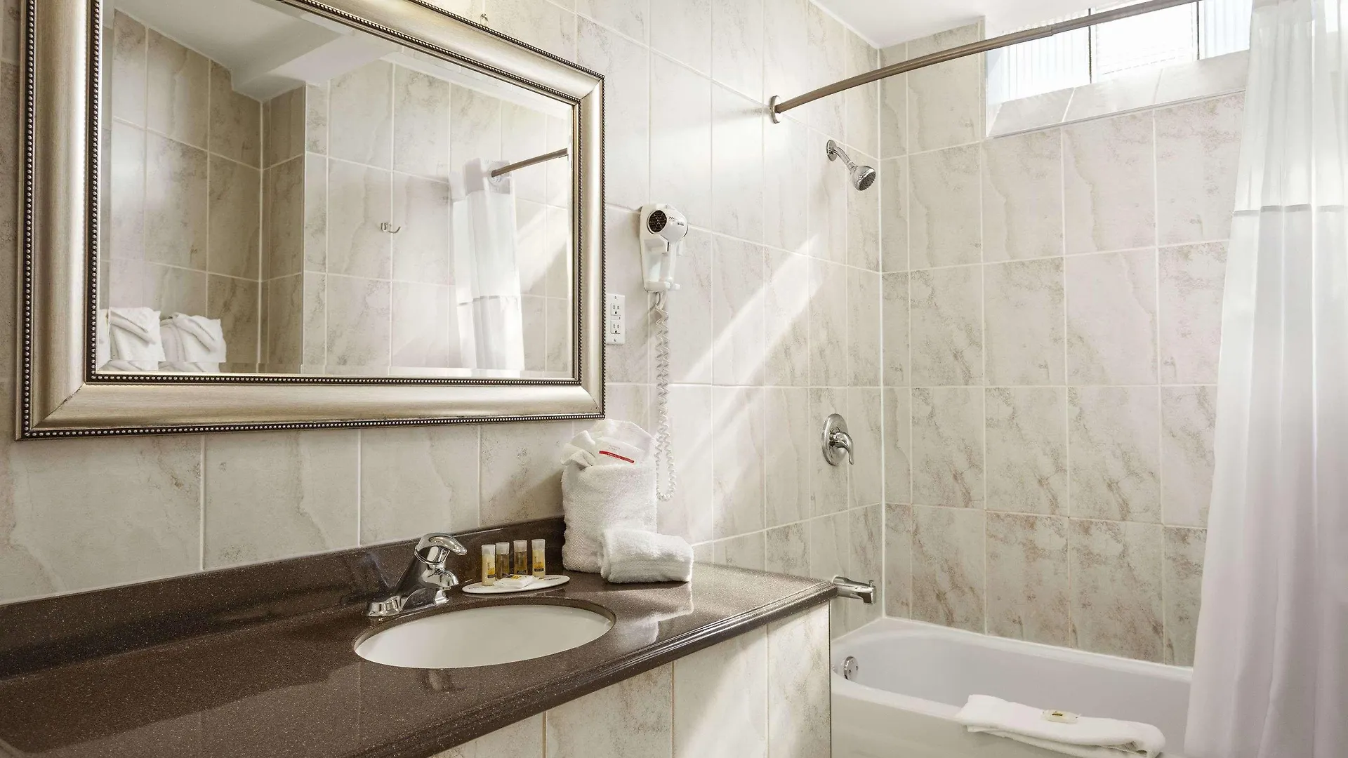 Days Inn By Wyndham Montreal East 3*,  Canada