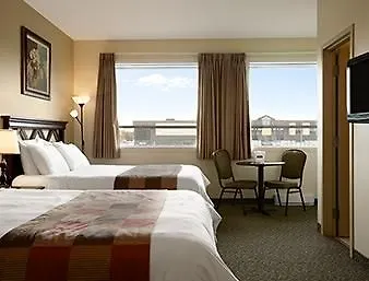 Days Inn By Wyndham Montreal East Hotel