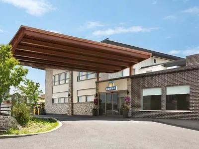 Days Inn By Wyndham Montreal East