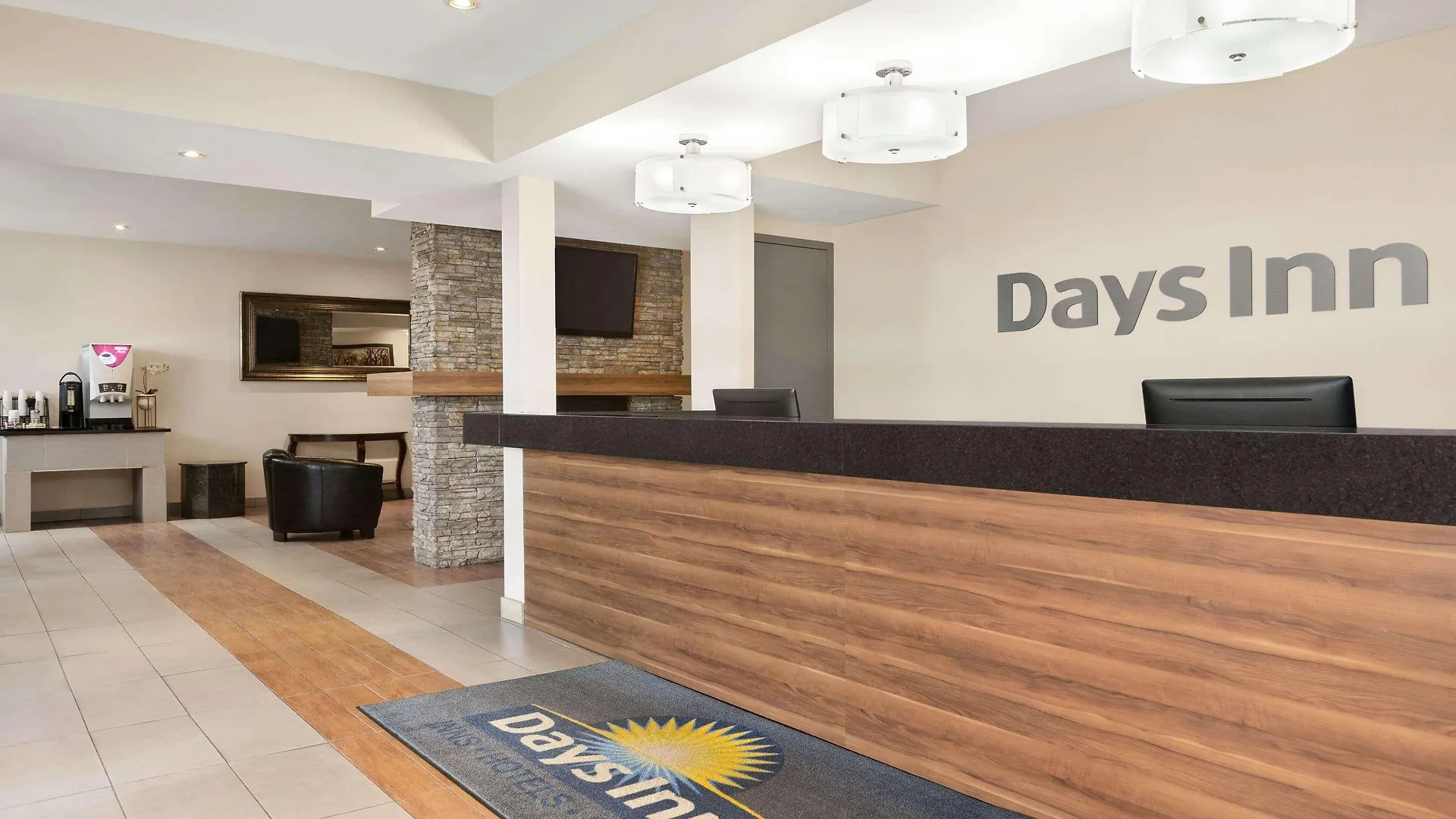 Days Inn By Wyndham Montreal East Hotel