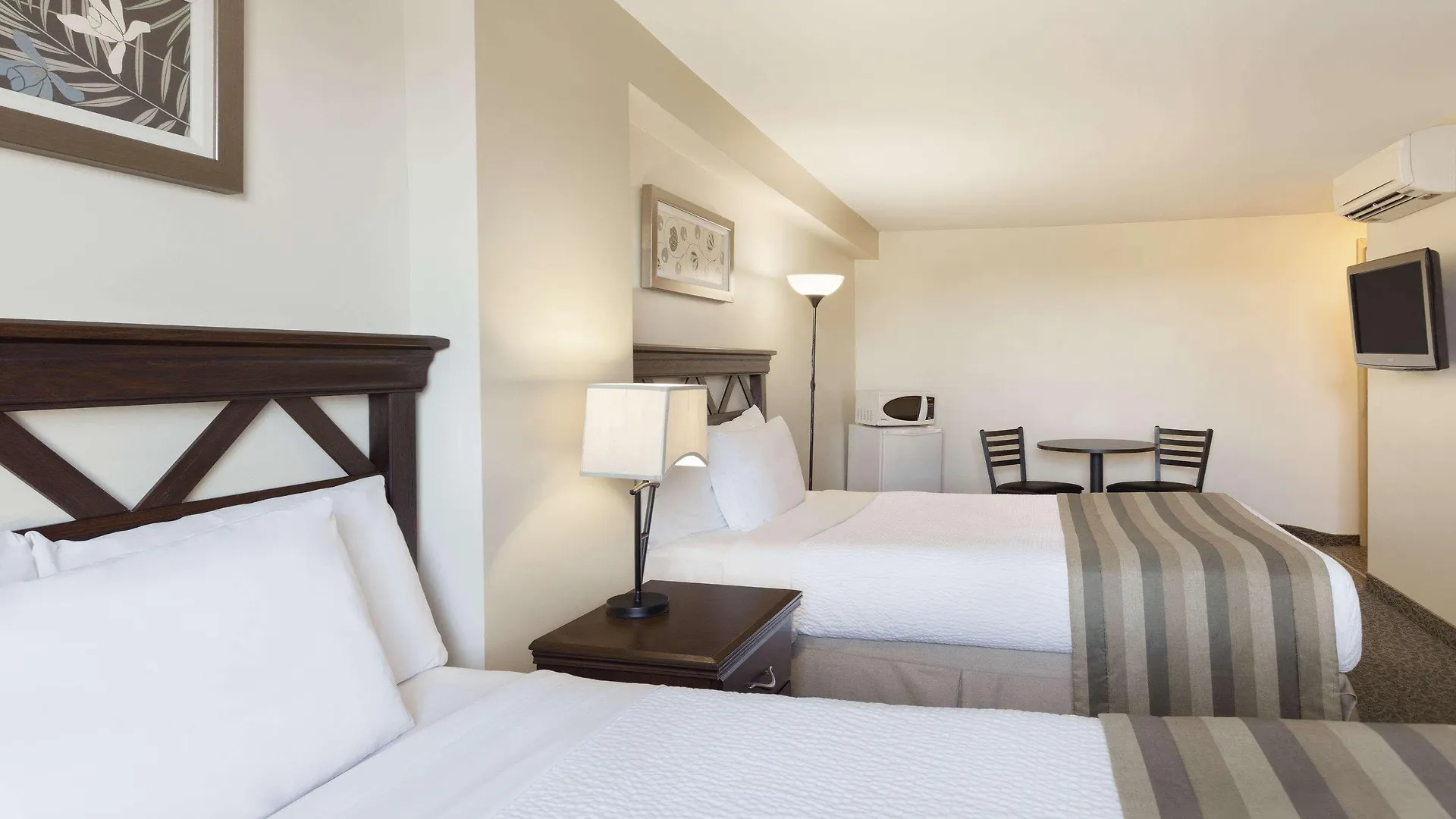 *** Hotel Days Inn By Wyndham Montreal East Canada