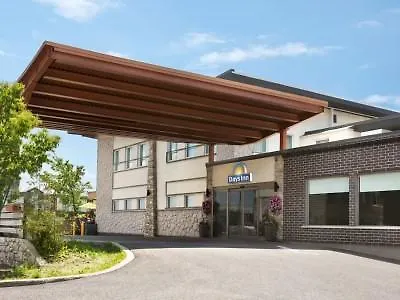Days Inn By Wyndham Montreal East Hotel