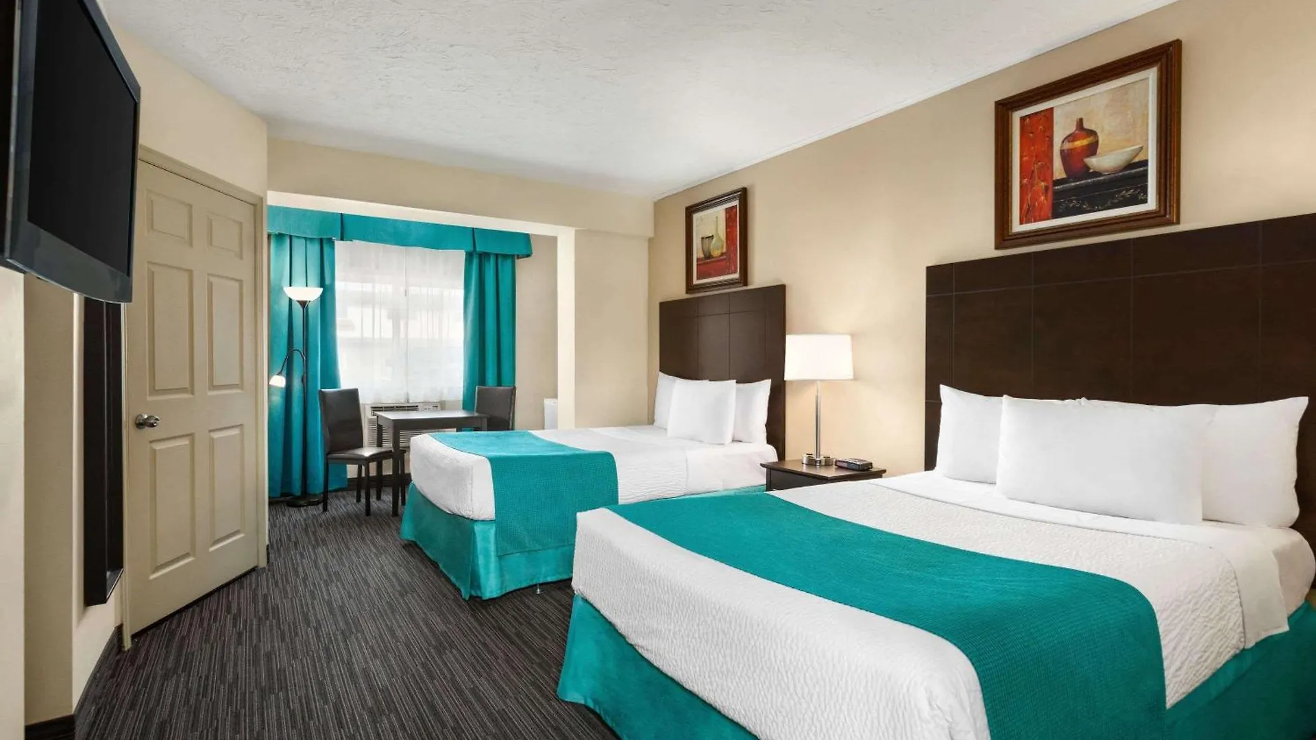 Days Inn By Wyndham Montreal East 3*,