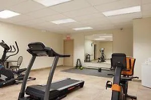 Days Inn By Wyndham Montreal East Hotel