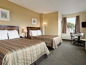 Days Inn By Wyndham Montreal East Hotel