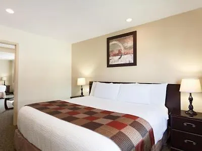 Days Inn By Wyndham Montreal East